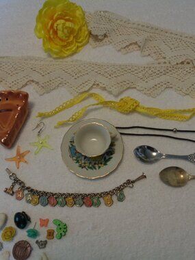 WASHINGTON DC CHARM BRACELET MICHEGAIN TINY TEA CUP SOV SPOONS LACE ETC. LOT